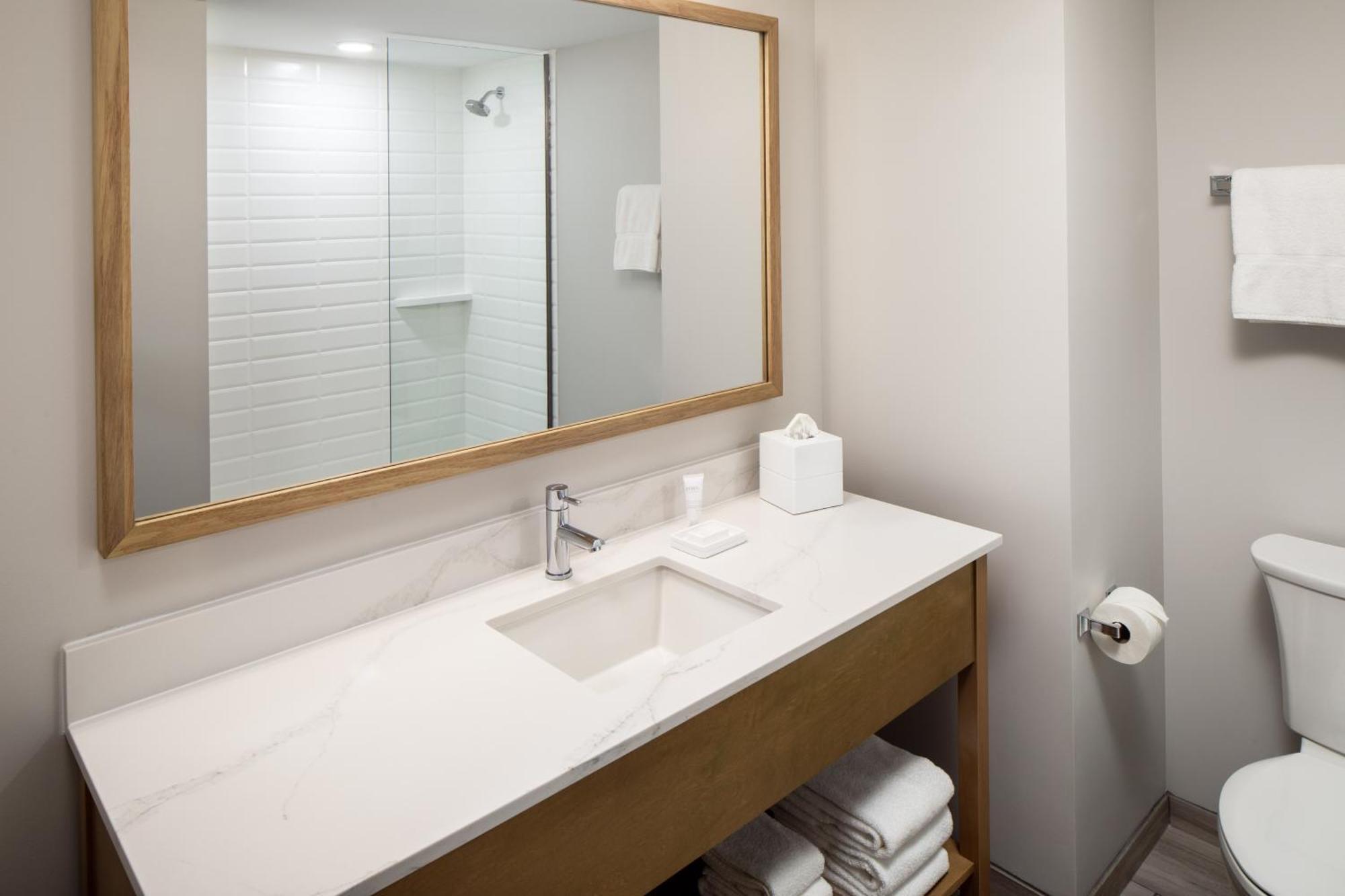 Hotel Ursa Orono Екстериор снимка