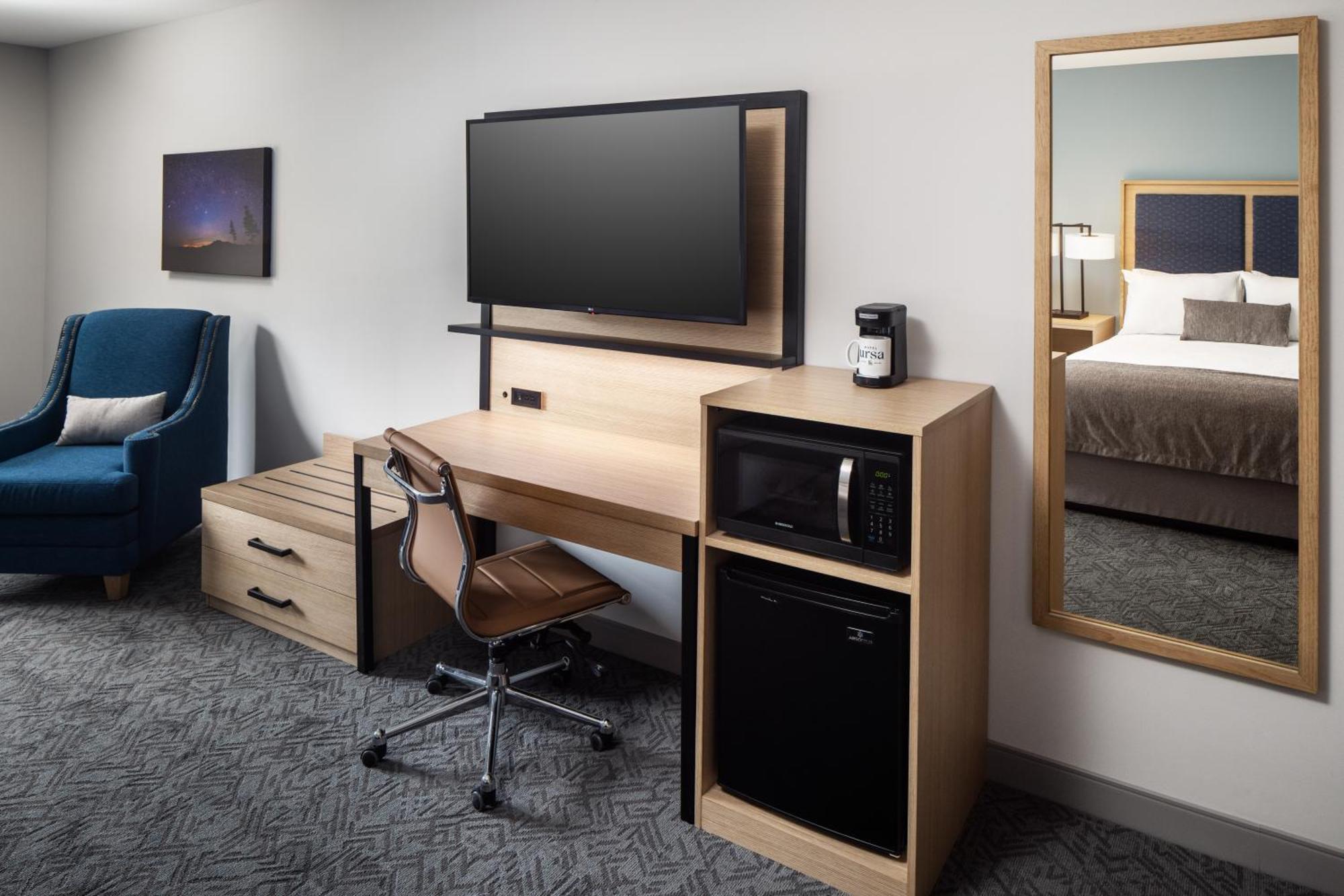 Hotel Ursa Orono Екстериор снимка