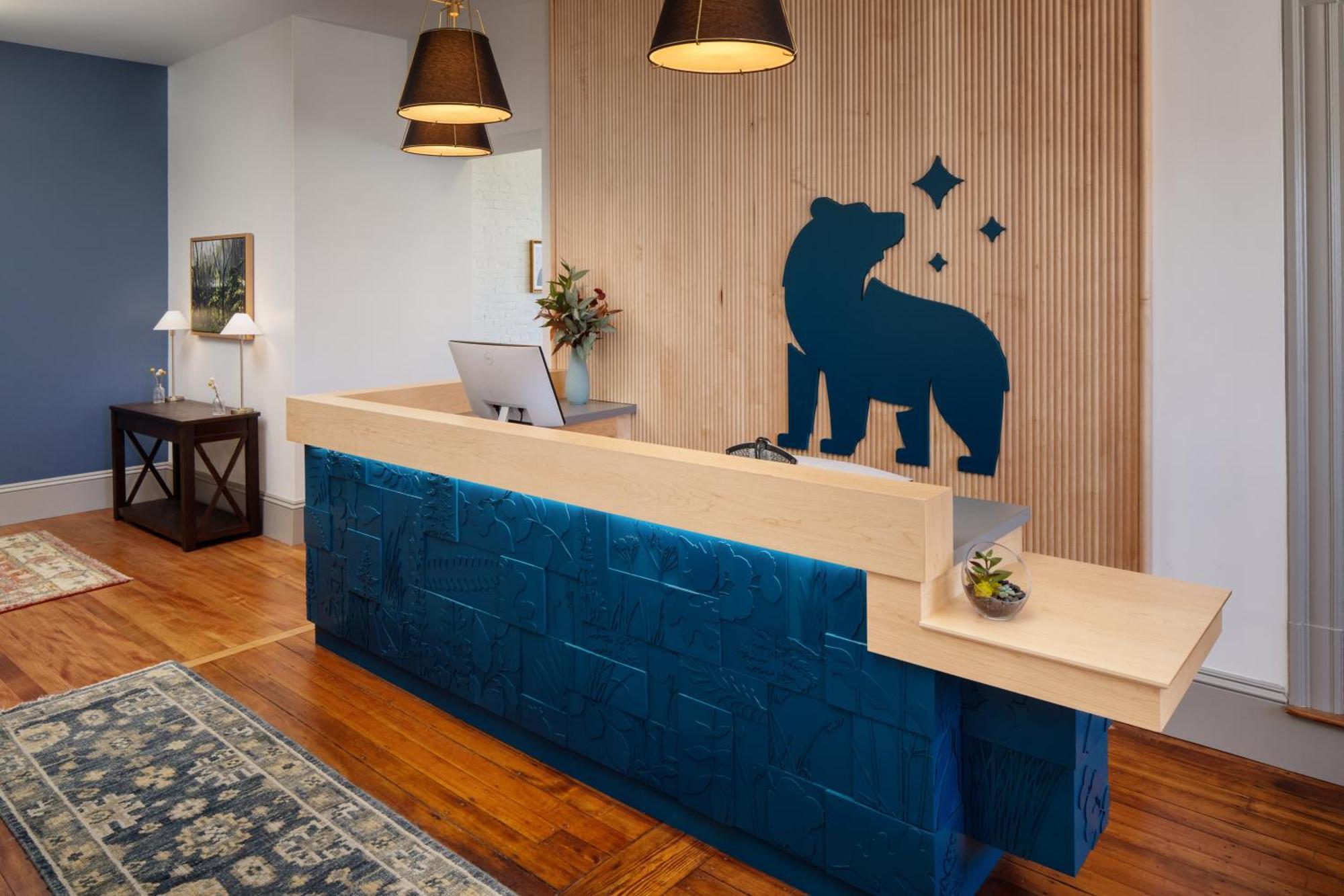 Hotel Ursa Orono Екстериор снимка