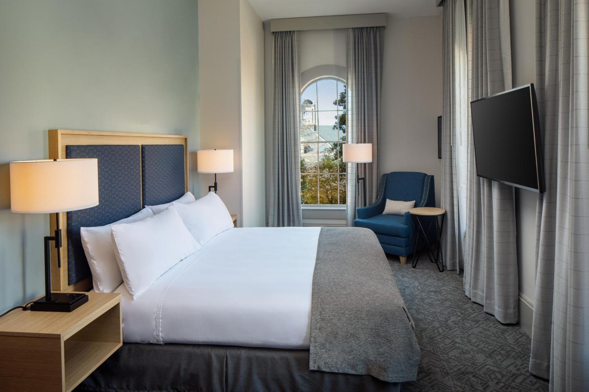 Hotel Ursa Orono Екстериор снимка